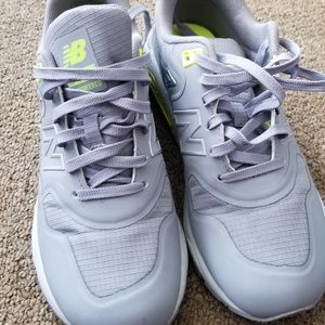 Youth gym shoes